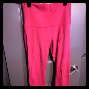 Lululemon bubble gum pink wunder under crops